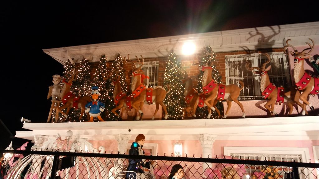 Iconic Bronx &quot;Christmas&quot; House Goes Dark for First Time in 46 Years
